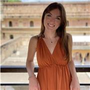 Laureata triennale in economia e management, sono iscritta a Lettere classiche per inseguire la mia passione. Ho già esperienza di lezioni sia a bambini che a ragazzi
